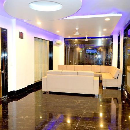 Hotel Taru Inn Ghaziabad Exteriör bild