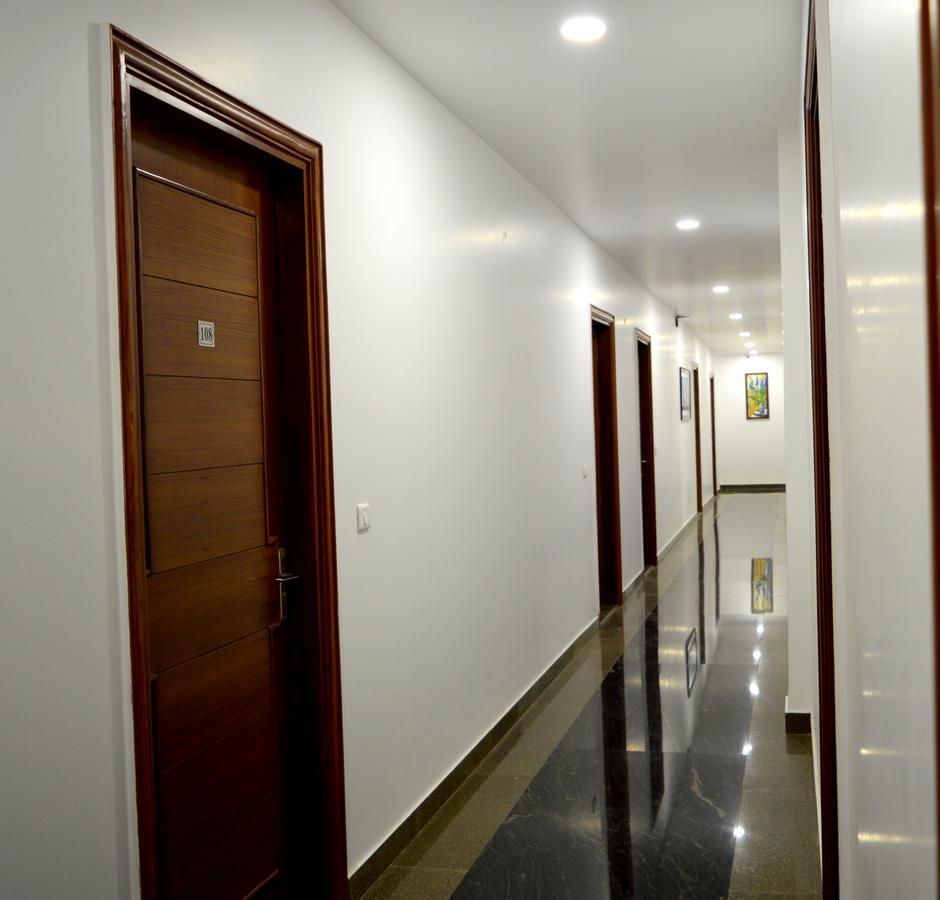Hotel Taru Inn Ghaziabad Exteriör bild