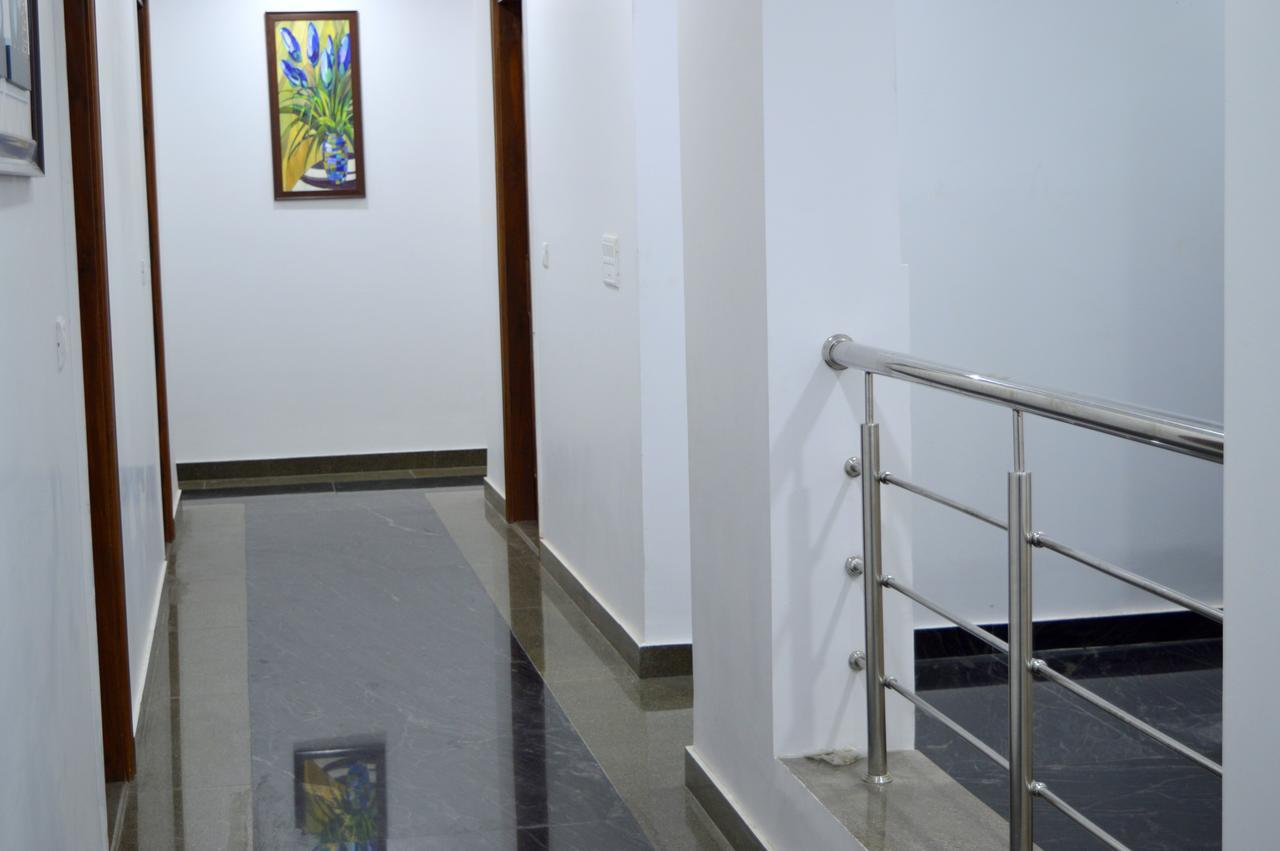 Hotel Taru Inn Ghaziabad Exteriör bild
