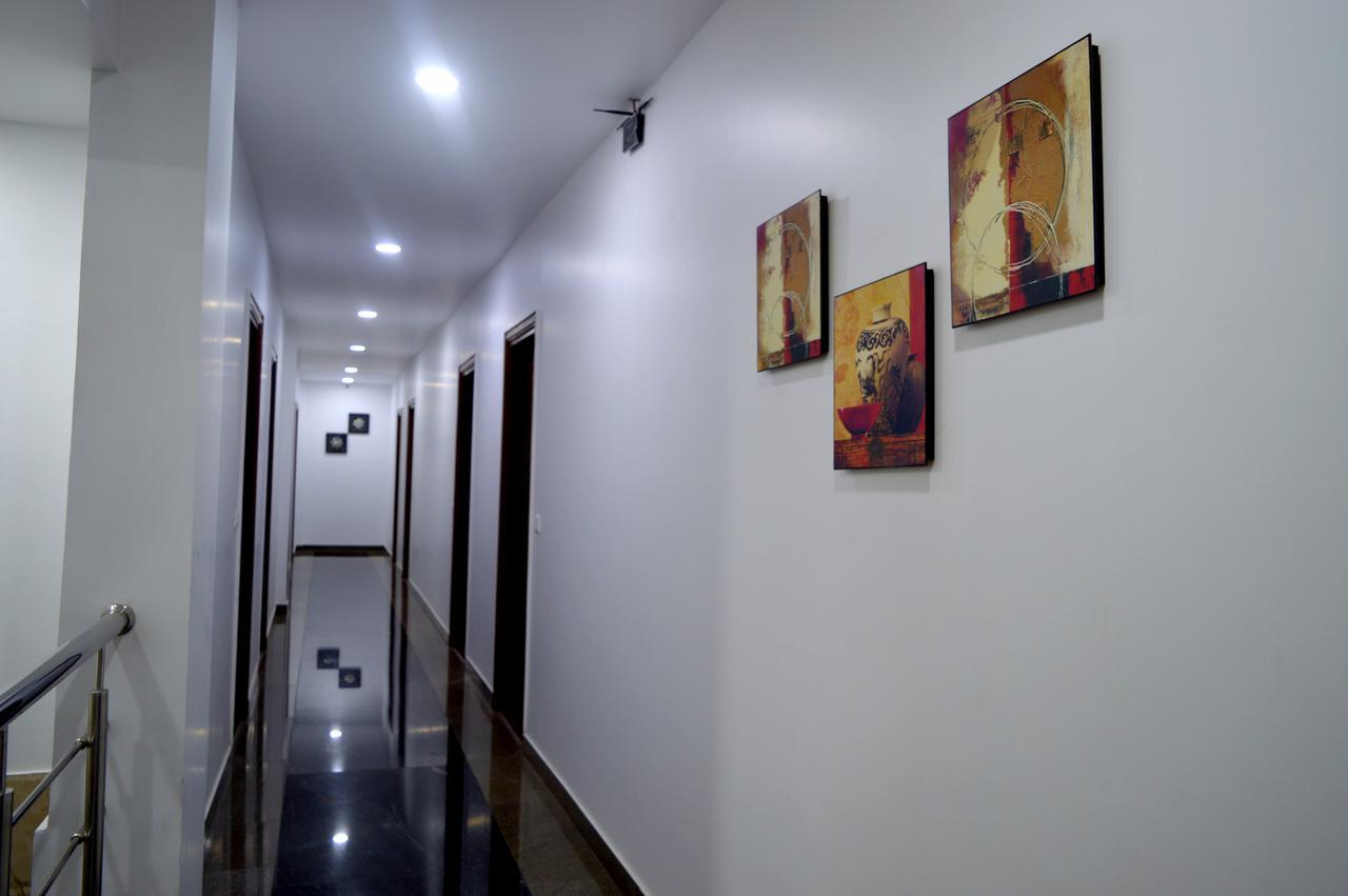 Hotel Taru Inn Ghaziabad Exteriör bild