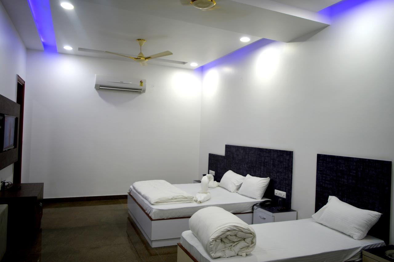 Hotel Taru Inn Ghaziabad Exteriör bild
