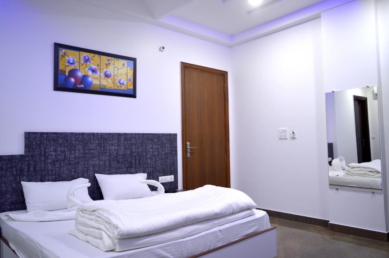 Hotel Taru Inn Ghaziabad Exteriör bild