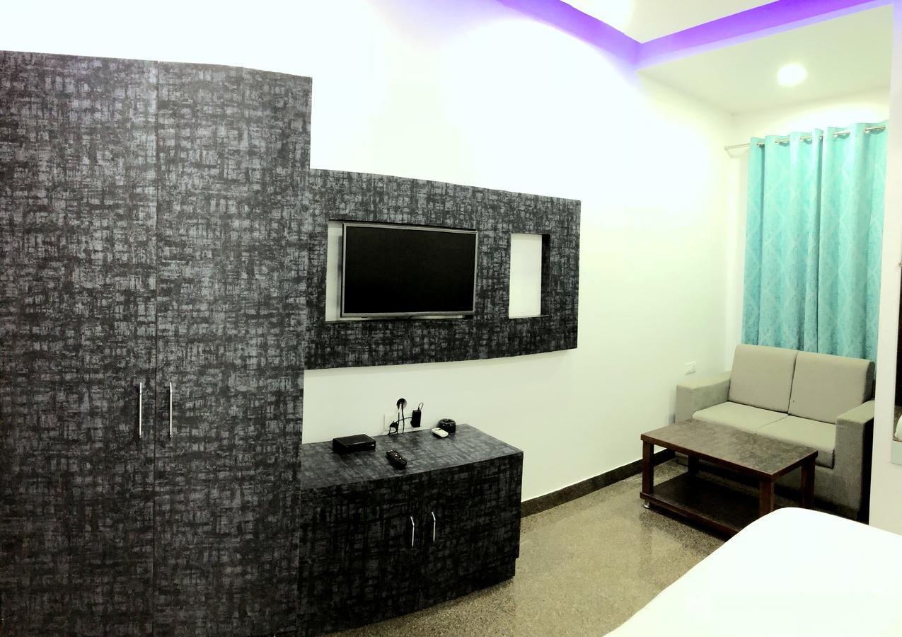 Hotel Taru Inn Ghaziabad Exteriör bild